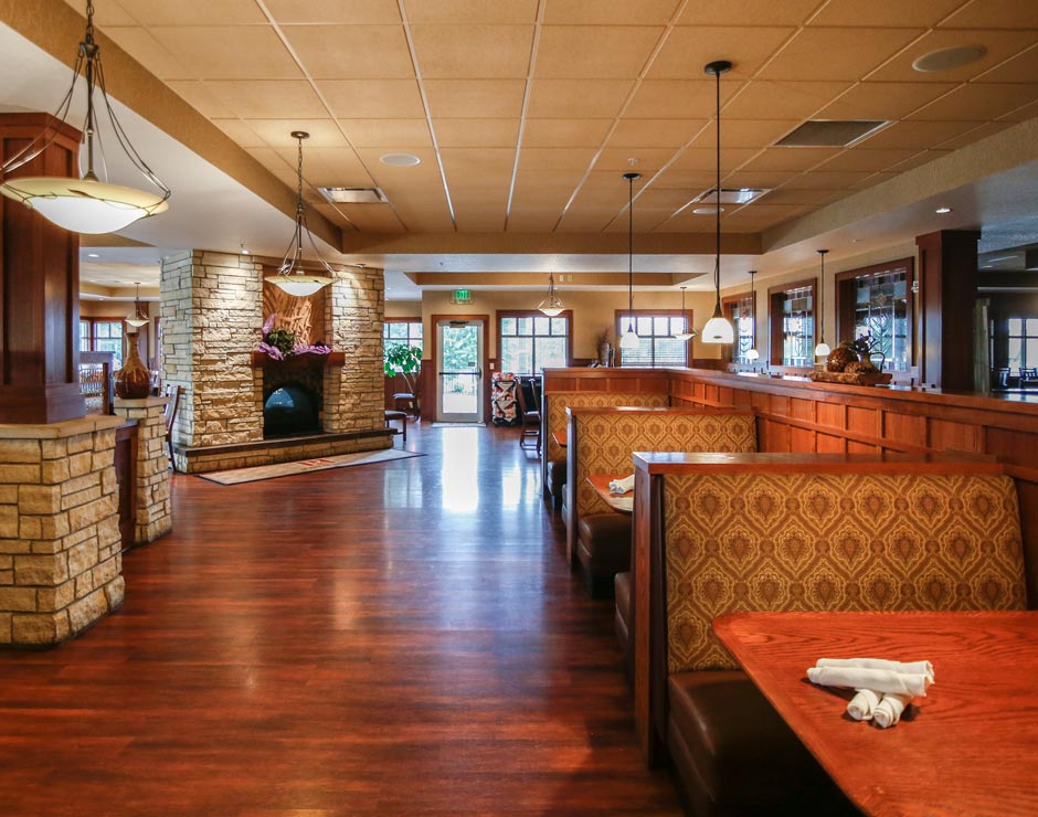 Interior view of Rathbun Lakeshore Grille at Honey Creek Resort